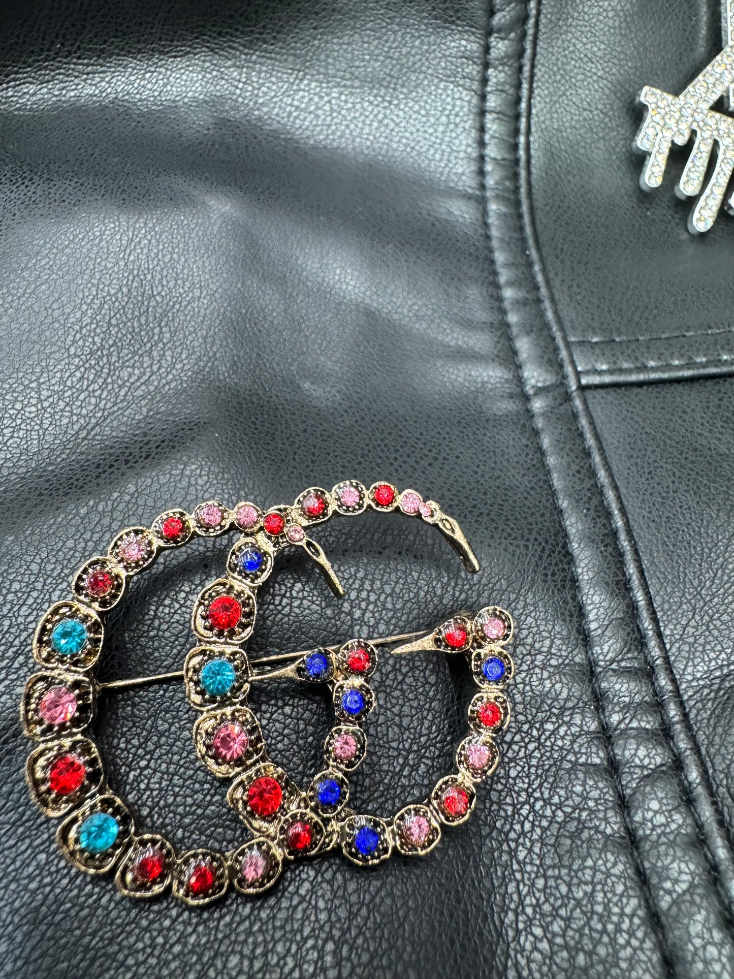 GG brooch