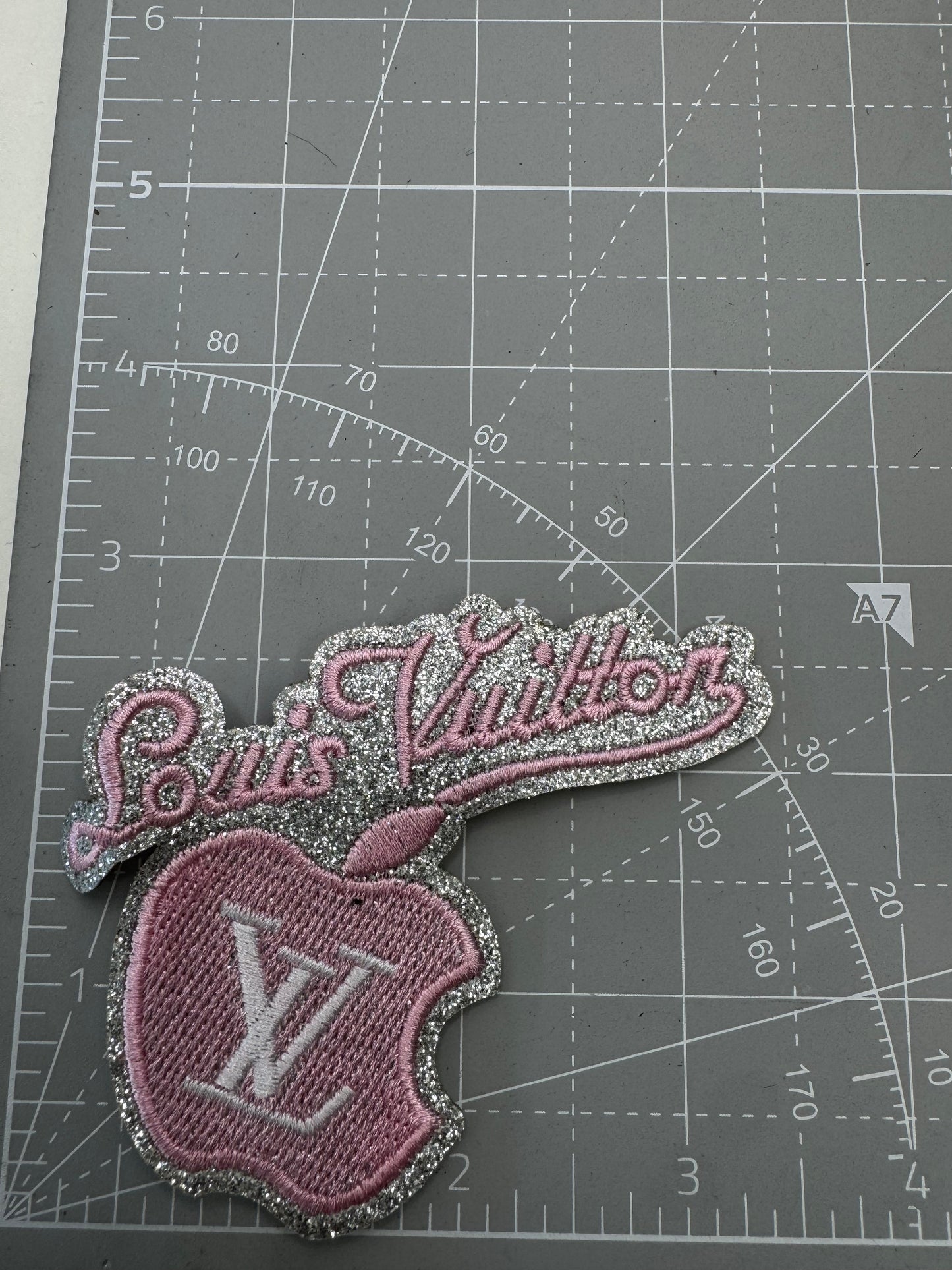 LV Apple patch pink