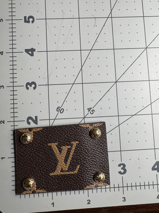 LV w/ studs ￼